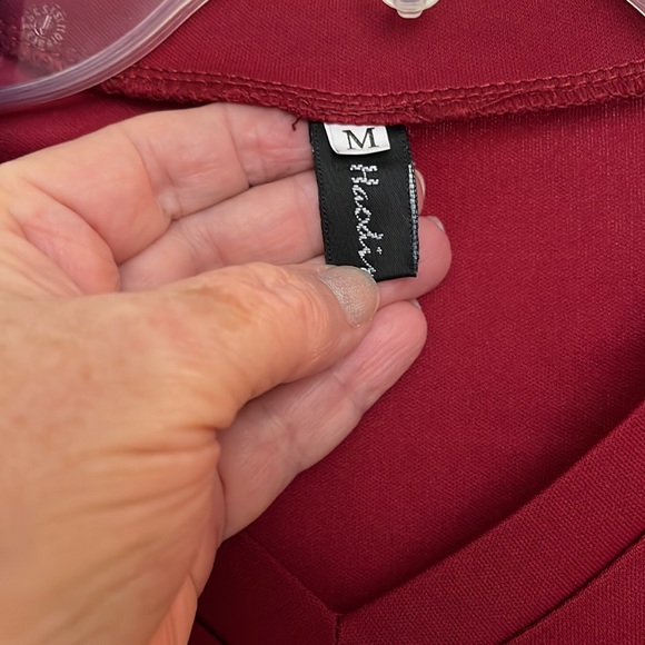 Deep red athletic shirt - Picture 2 of 3